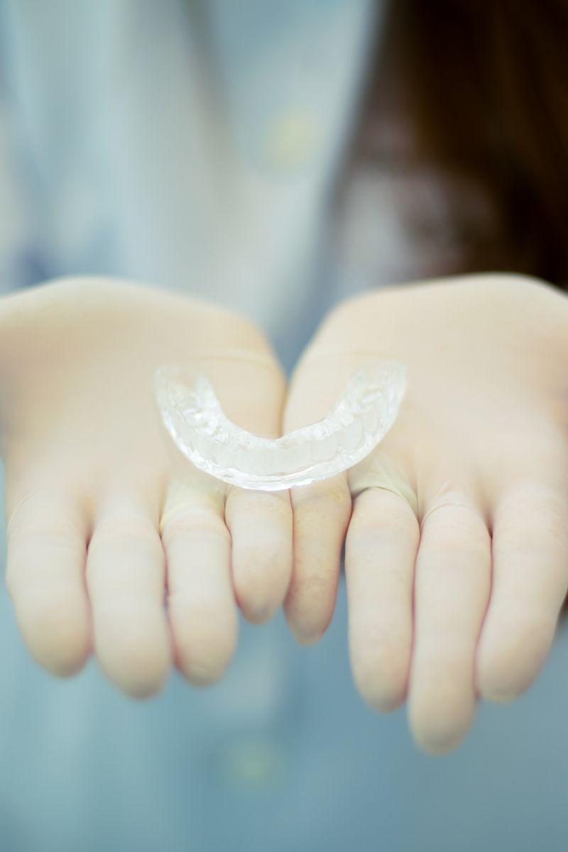 スプリント療法で用いるマウスピースのイメージ（仮写真）